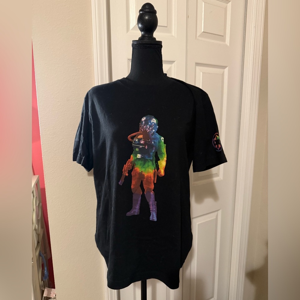 STAR WARS NWT Black tshirt UNISEX Medium Tie Pilot rainbow Uniqlo